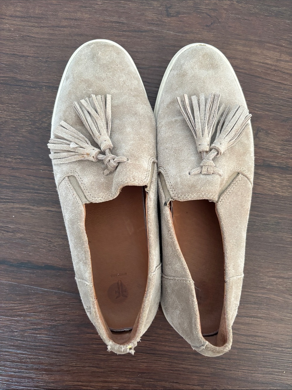 Frye Suede Gemma Tassel Slip-On Suede Tan Loafer Academia Y2K SoHo retro